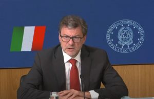 Giorgetti “Debito pubblico nostro punto debole, suonata la sveglia”