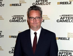 Morto l’attore Matthew Perry, star di “Friends”