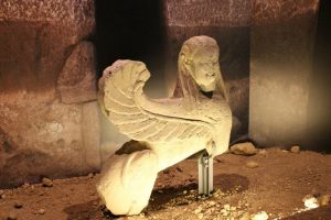 Vulci, aperta una tomba etrusca di 2500 anni fa ancora intatta