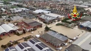 Maltempo in Toscana, le immagini degli allagamenti a Prato