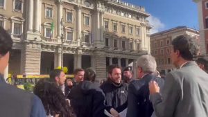 “Delinquente”, “Buffone”. Rissa Coldiretti-+Europa a Palazzo Chigi