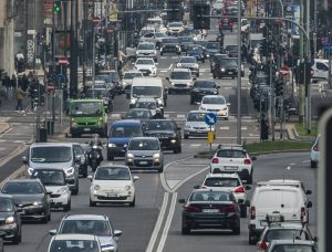 Auto, Parlamento Ue approva nuove norme Euro 7. Urso “Prevale ragione”