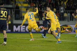 Il Frosinone torna a vincere: battuto l’Empoli 2-1