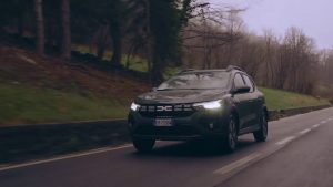 Dacia Duster cambia pelle, ora anche ibrido