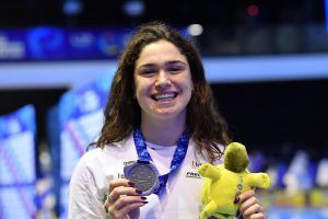 Europei di nuoto in Romania, fioccano medaglie azzurre: oro per la staffetta 4×50, argenti per Pilato e Quadarella