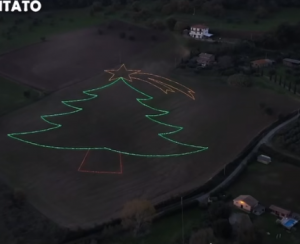 Feste, a Celleno c’è il Gigante Incantato: l’albero di Natale più grande della Tuscia