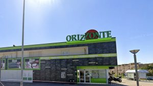 Terracina – Centro commerciale Orizzonte in fiamme, indagini in corso