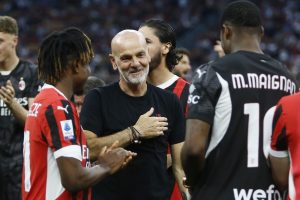 Lacrime e milanismo, la notte di San Siro: valori e gratitudine, Milan e popolo rossonero salutano Pioli e Giroud