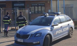 Rieti, rubano pc al centro commerciale e tentano la fuga in Panda: arrestati due cileni