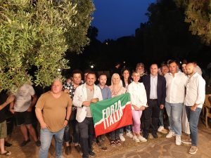 Civitavecchia – Elezioni, il grande abbraccio liberatorio di Forza Italia a Massimiliano Grasso