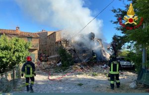 Fuga di gas: esplode una palazzina che viene completamente rasa al suolo