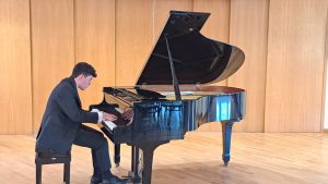 Concorso Steinway, primo premio al giovane pianista Daniele Fontana, studente del S.Rosa di Viterbo