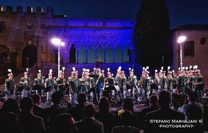 Viterbo – Ombre Festival, è la notte della cena in piazza e del teatro dialettale