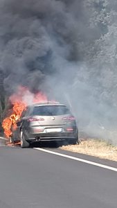 Cerveteri, auto in fiamme sulla Settevene-Palo: in azione la ProCiv (FOTO)