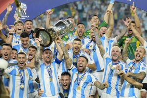 Il pianto, le lacrime, poi la gioia: la notte dell’Argentina, Messi Re d’America
