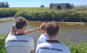 Macchie sospette a Campo di Mare, la Guardia costiera rassicura: “Nessun liquame”