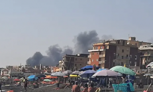 Ladispoli, brucia capannone in Via dei Cacciatori: paura tra i bagnanti