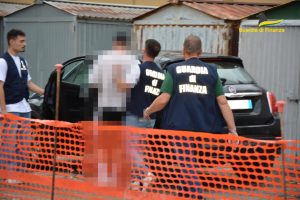 Un fiume di droga sull’asse Roma-Pescara: la Finanza arresta cinque trafficanti