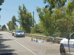 Tarquinia – Ciclista colto da malore muore sulla Litoranea, inutili i soccorsi