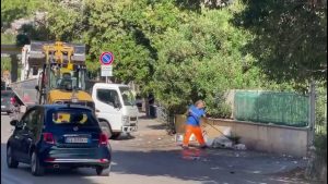 A Mondello differenziata non decolla e la Rap mette in campo le ruspe