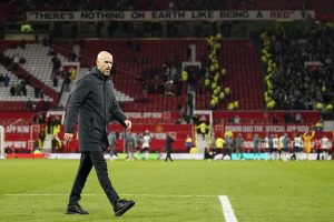 Cronache Prem, grandinata all’Old Trafford: Ten Hag sul lastrico. Slot in vetta, Palmer Re del Bridge