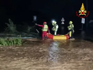 Maltempo in Toscana, dispersi bimbo e nonna nel pisano