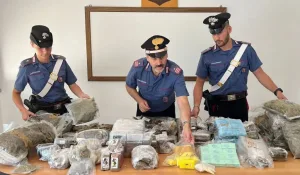 Roma, arrestato 31enne trovato con 98,5 kg di droga in casa