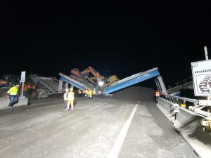 Roma: cavalcavia Anas crolla su autostrada durante demolizione, chiuso tratto Torrenova-Gra