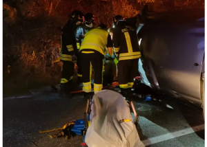 Allumiere, auto si ribalta a La Bianca: donna trasportata al Pronto soccorso