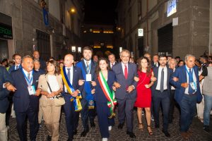 Viterbo – Personaggi della politica e dello spettacolo hanno assistito al trasporto di Dies Natalis