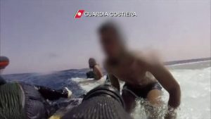 La Guardia Costiera soccorre 7 migranti a lampedusa, diversi dispersi