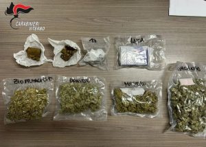 Vetralla, sorpresi con oltre mezzo chilo di droga in auto: arrestati un 50enne e due giovani