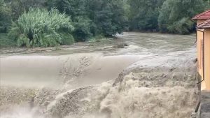 Si alza il livello del torrente Savena a Bologna