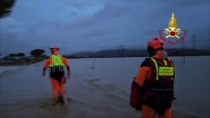 Maltempo in Toscana, esondazioni e trenta opersone soccorse