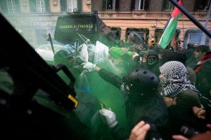 Roma – Manifestazione pro Palestina, 30 feriti tra le forze dell’ordine