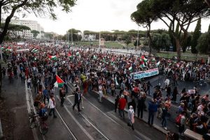 Roma: corteo pro Palestina raggiunge la Fao, manifestanti urlano “vergogna”