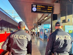 Sicurezza del Giubileo: Controlli a tappeto in stazione e nelle strutture ricettive. Due sequestri