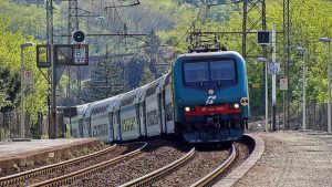 Quattro tragedie in tre giorni, due morti sul lavoro nella Tuscia e due vittime investite dai treni tra Santa Marinella e Cerveteri