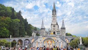 Viterbo – Il vescovo Piazza pronto a partire con i pellegrini dell’Unitalsi verso Lourdes