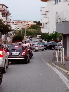 Santa Marinella, auto contro scooter: 20enne in gravi condizioni