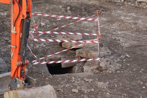 Viterbo – Piazza del Comune, conferme dal primo sopralluogo: si tratta di fogne di fine ‘800