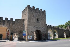 Rieti – Riqualificazione Porta d’Arce, al via le opere di demolizione