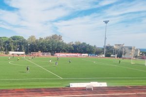 Santa Marinella – Calcio under 15, genitore colpisce l’arbitro in faccia con una bottiglia di vetro