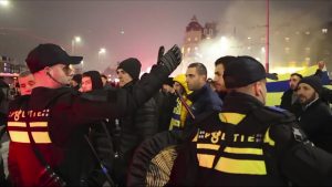 Europa League, paura e tensione ad Amsterdam: tifosi Maccabi aggrediti, interviene Israele