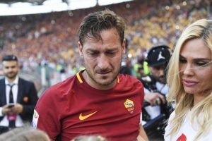 Ilary Blasi e Totti, ancora guerre: “abbandono di minore”, denunciato Francesco