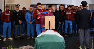 Roma – Aperta la camera ardente per Amar Kudin, il feretro avvolto nella bandiera tricolore (FOTO)