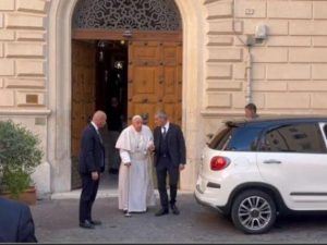 Papa Francesco a casa di Emma Bonino per vedere come sta