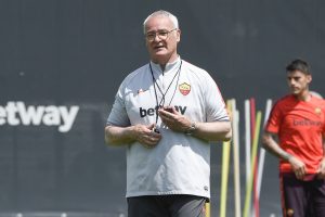 AS Roma e terzo regno Ranieri: bagno di folla, fischietto e Trigoria. Ufficiale, futuro da dirigente