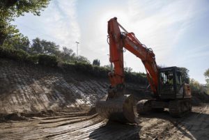 Roma – Tevere, proseguono i lavori di ripristino della banchina tra Ponte Milvio e Ponte Flaminio (FOTO)