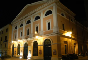 Civitavecchia, mercoledì il teatro Traiano si colora di blu per i diritti dell’Infanzia